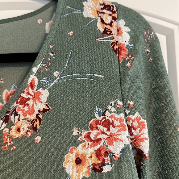 Altar’d State Floral Top - Picture 3 of 6